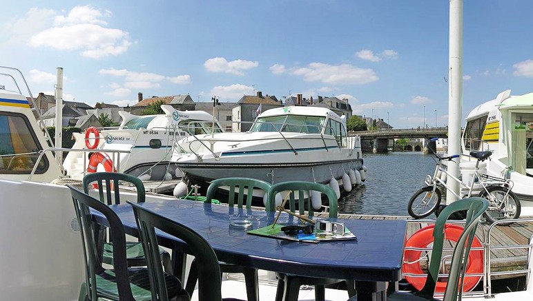 Vente privée Croisière fluviale Nicols – Profitez de la vue offerte par votre terrasse (bateau SEDAN 1000)