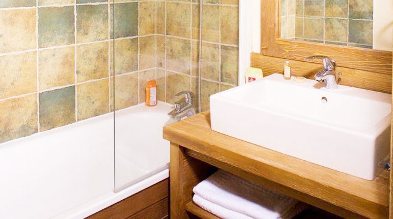 Vente privée Résidence Cami Réal 4* – Salle de bain avec douche ou baignoire