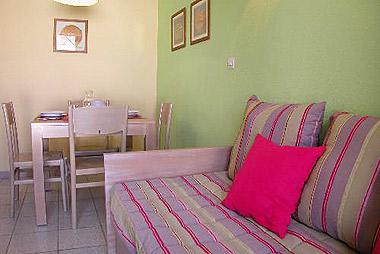 Vente privée Résidence le Village des Aloes 3* – Pièce à vivre colorée