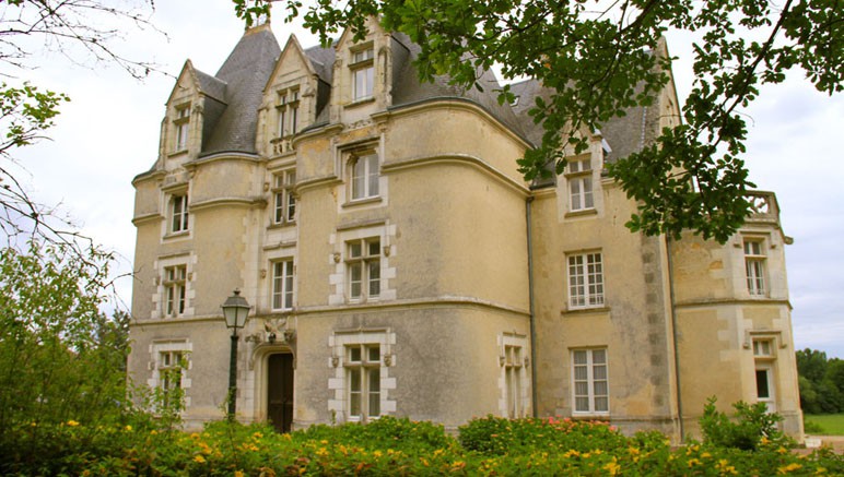 Vente privée Hôtel 3* Le Château de Périgny – Vous séjournerez dans un château, construit au XVIème siècle