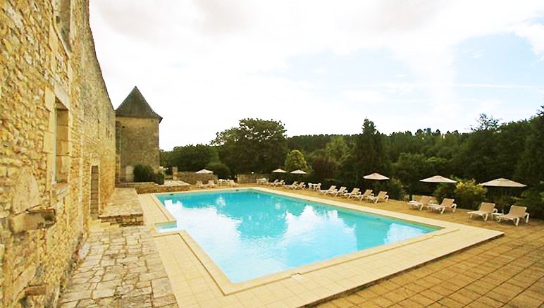 Vente privée Hôtel 3* Le Château de Périgny – Accès inclus à la piscine extérieure