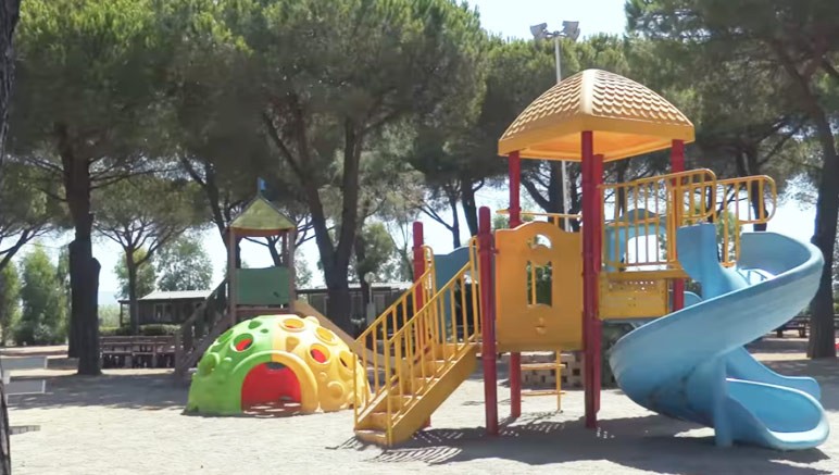 Vente privée Camping 3* Orbetello – Aire de jeux pour les enfants