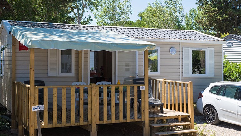 Vente privée Camping 4* Le Soleil Bleu – Vous séjournerez en mobil-home confort, avec terrasse (photo non contractuelle)