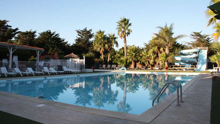 Vente privée Camping 4* Le Soleil Bleu – Accès libre à l'espace aquatique avec piscine extérieure chauffée...