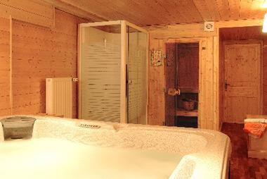 Vente privée Les Chalets de l’Altiport 4* – Sauna ou bain bouillonnant dans les chalets