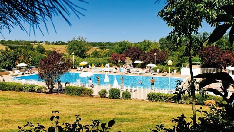 Vente privée Le Domaine de Combelles – Libre accès à la piscine semi olympique du domaine...
