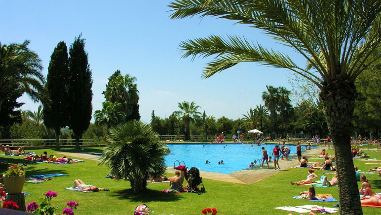 Vente privée Camping 5* Vilanova Park – ... Avec piscine extérieure et toboggans...