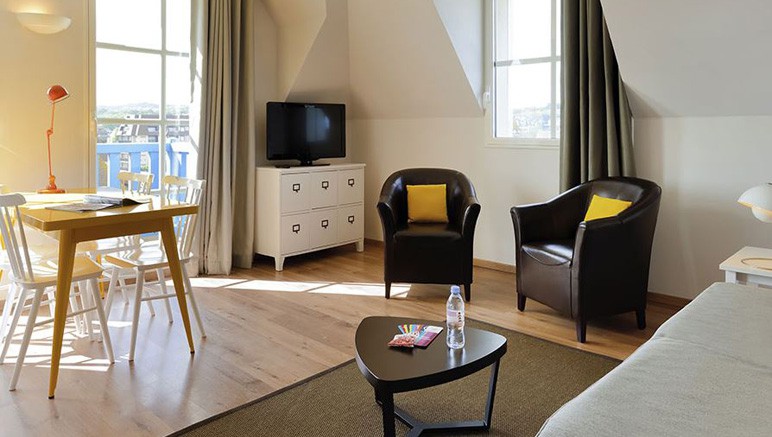 Vente privée Ibis Styles Deauville Villers Plage – Votre chambre tout confort avec écran LCD