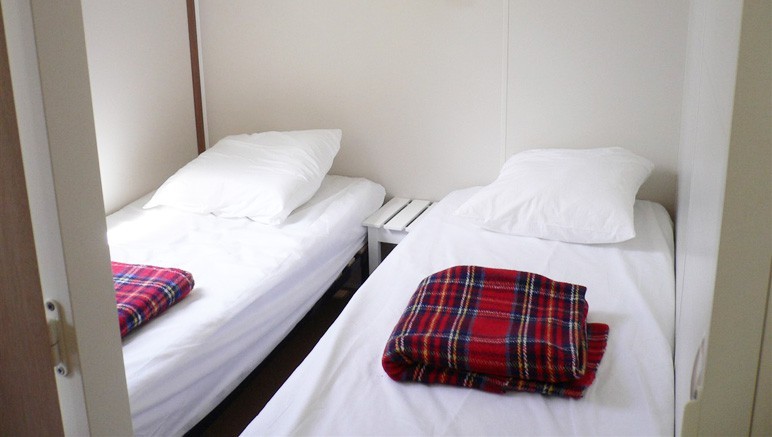 Vente privée Camping 5* Les Biches – Chambre avec lits simples