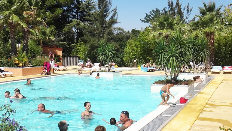 Vente privée Camping 3* Le Domaine de la Pinède Enchantée – Accès gratuit à la piscine extérieure chauffée