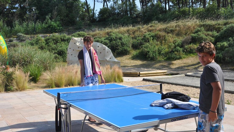 Vente privée Camping 4* Le Domaine des Pins – ... ou table de ping-pong