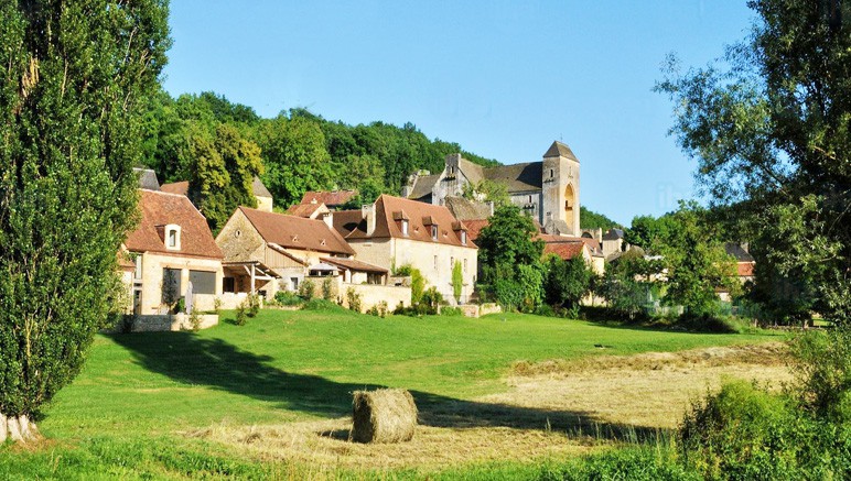 Vente privée Résidence Les Bastides de Lascaux 4* – Le village de Saint-Amand-de-Coly à 10 km