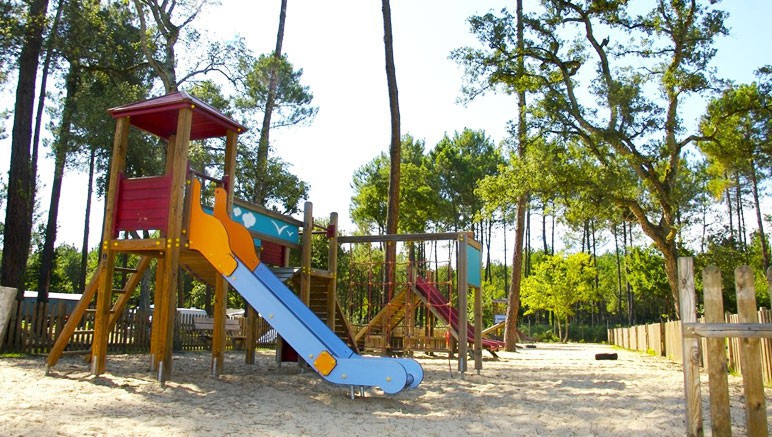 Vente privée Camping 4* l'Airial – L'aire de jeux gratuite pour les enfants