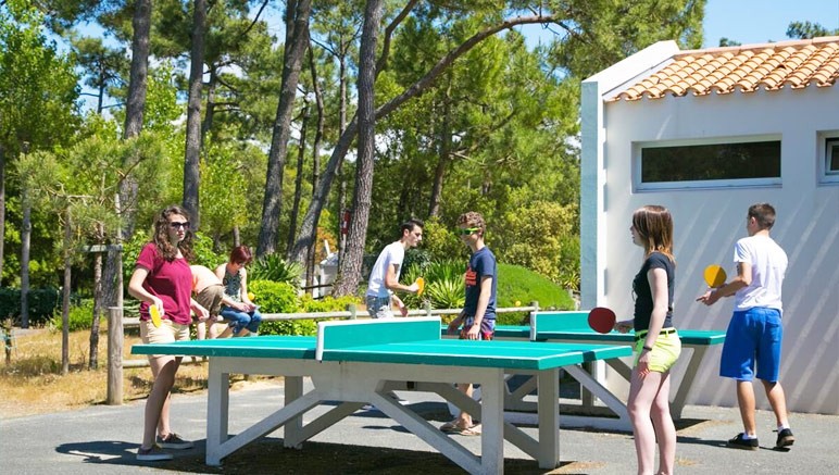 Vente privée Camping 3* Côté Plage – Tables de Ping Pong