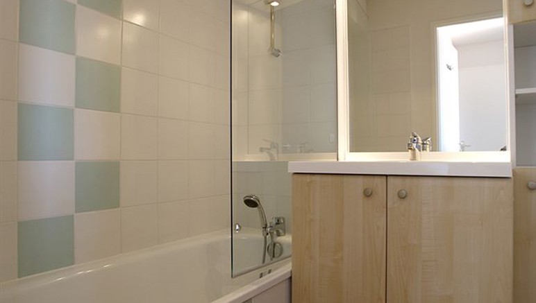 Vente privée Résidence le Domaine des Sables 3* – Salle de bain avec baignoire