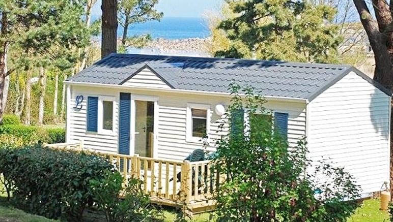 Vente privée Camping 4* Port de la Chaîne – Mobil-home confort, avec terrasse et salon de jardin
