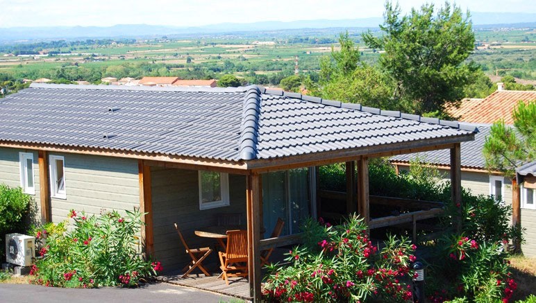 Vente privée Résidence Les Pescalunes – Terrasses avec mobilier de jardin