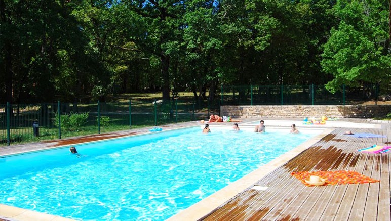 Vente privée Résidence des Ségalières 3* – Accès gratuit à la piscine extérieure avec pataugeoire