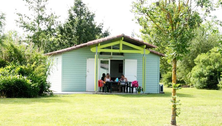 Vente privée Résidence Port Lalande – Terrasse avec mobilier de jardin