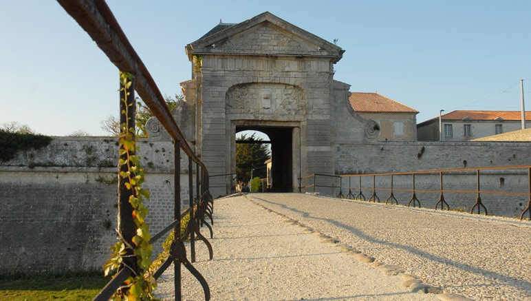 Vente privée Camping Les Maraises – Visistez les fortifications Vauban de Saint Martin en Ré à 2 km
