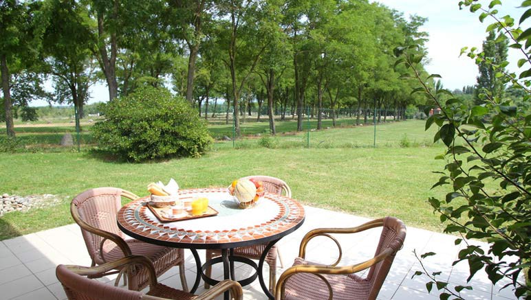 Vente privée Résidence Le Domaine du Lac 3* – Agréable terrasse avec salon de jardin