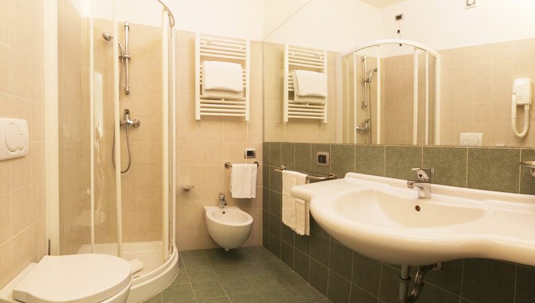 Vente privée Club Heliades 4* Menfi Beach Resort – Salle de bain avec douche ou baignoire