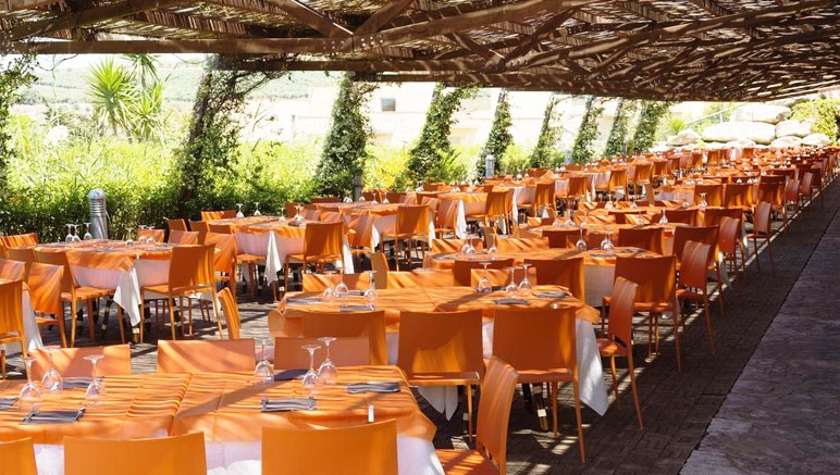 Vente privée Club Heliades 4* Menfi Beach Resort – La terrasse du restaurant, où vous pourrez apprécier vos repas à l'ombre