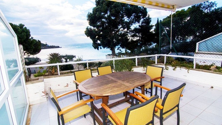 Vente privée Résidence Almadraba – Agréable terrasse avec mobilier de jardin