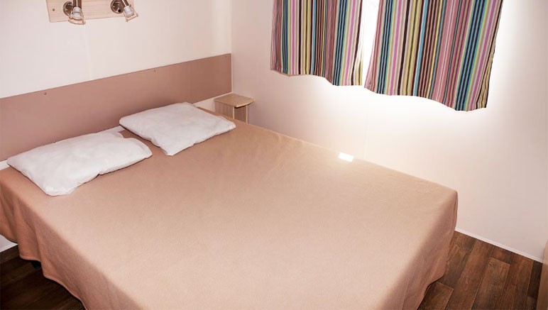 Vente privée Camping 4* Les Almadies – Chambre avec lit double