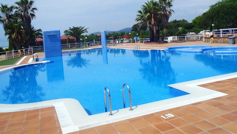 Vente privée Camping El Pla de Mar 4* – Profitez de la piscine extérieure...