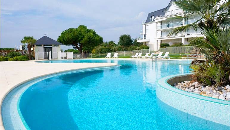 Vente privée Résidence Les Fontenelles – Accès inclus à la piscine extérieure