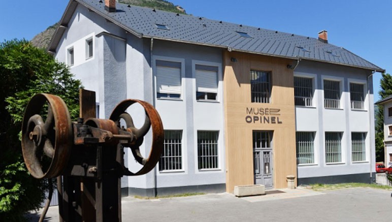 Vente privée Les Chalets du Hameau des Aiguilles 3* – Venez découvrir le musée de l'Opinel, le petit couteau de montagne au nom mondialement connu