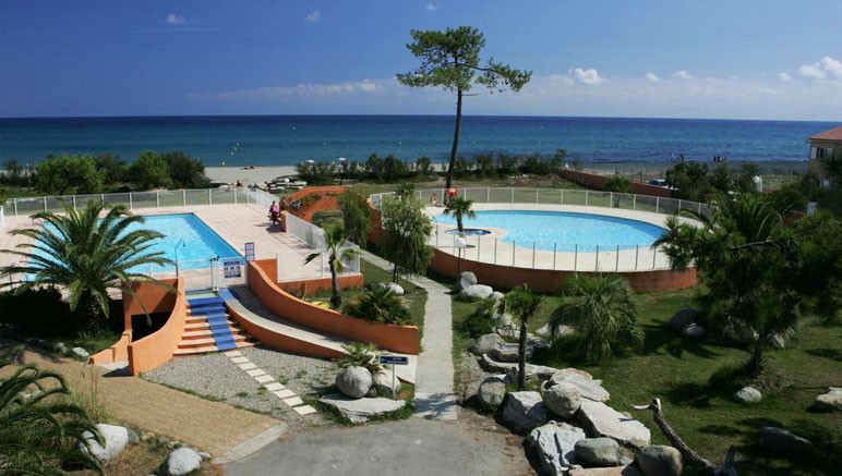 Vente privée Résidence Cala Bianca 3* – Libre accès aux piscines extérieures de la résidence, au bord de l'eau...