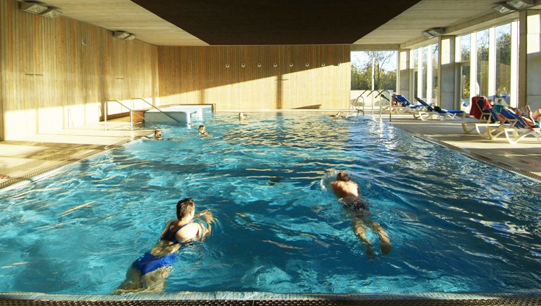 Vente privée Camping 5* Vilanova Park – Mais aussi une piscine couverte, idéale pour les vacances de Printemps
