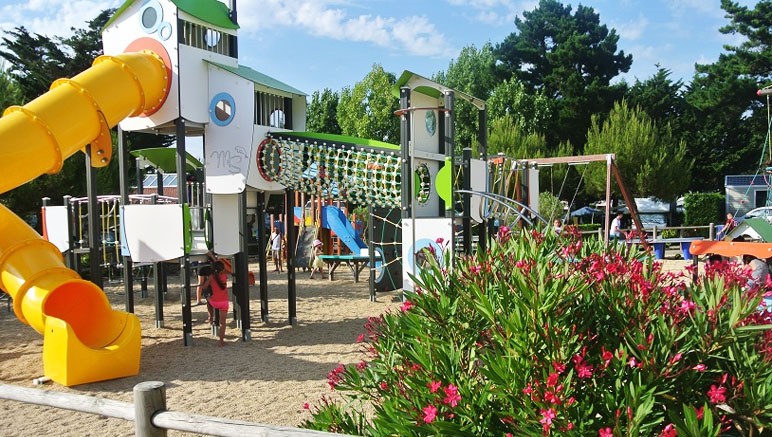 Vente privée Camping 5* Les Brunelles – Aire de jeux pour enfants en accès inclus
