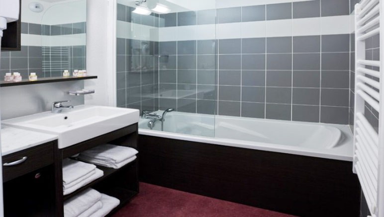 Vente privée Résidence Les Terrasses de Labrau 4* – Salle de bain avec douche ou baignoire