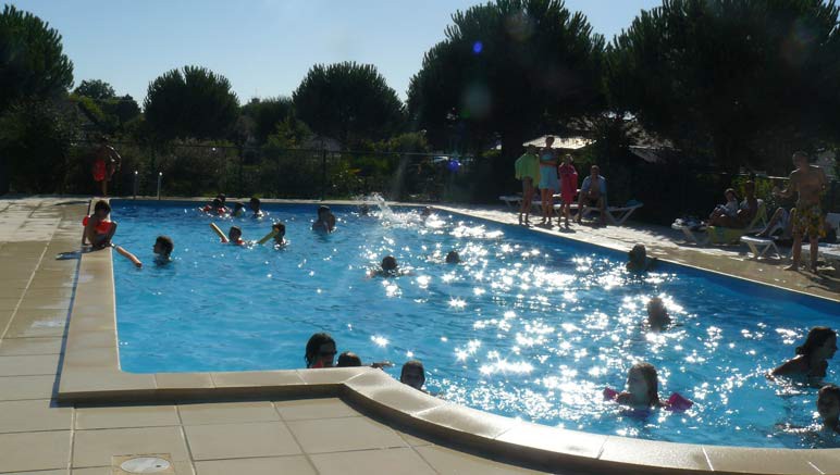Vente privée Camping 3* Le Braou – Accès libre à la piscine extérieure chauffée