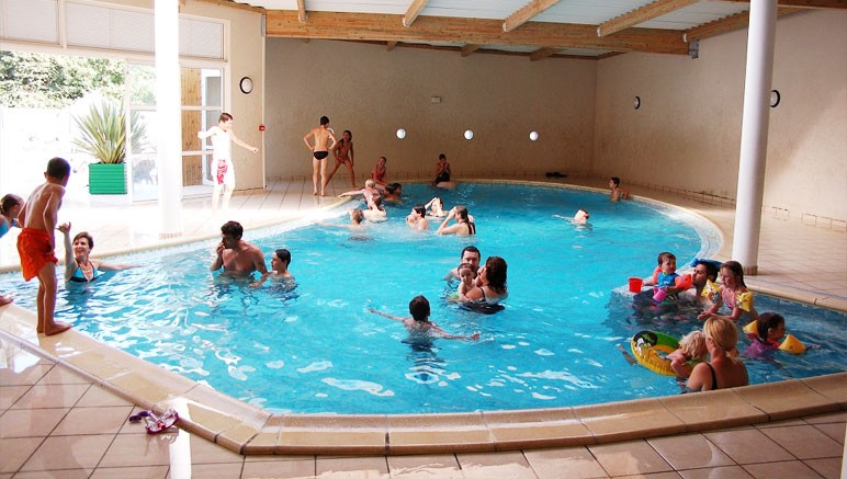 Vente privée Camping 5* Les Biches – Accès gratuit à la piscine intérieure chauffée