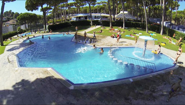 Vente privée Camping Interpals 4* – Libre accès à la piscine extérieure