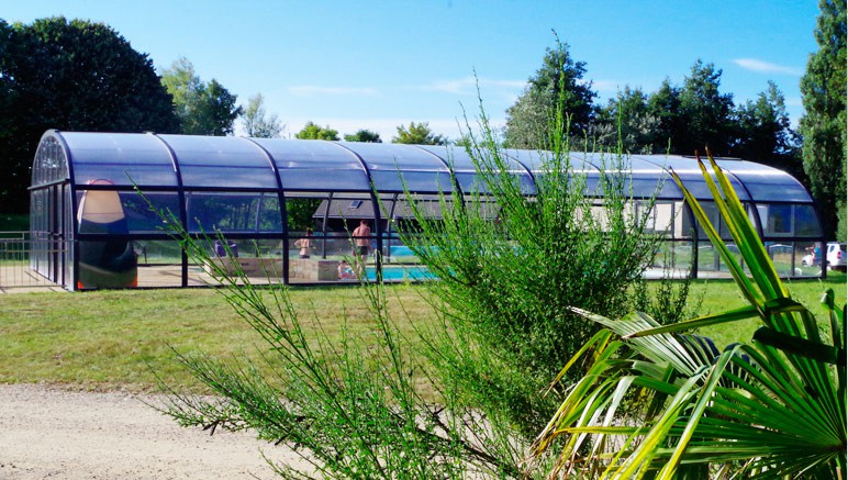 Vente privée Camping 3* Le Domaine de Mesqueau – Accès inclus à la piscine couverte et chauffée