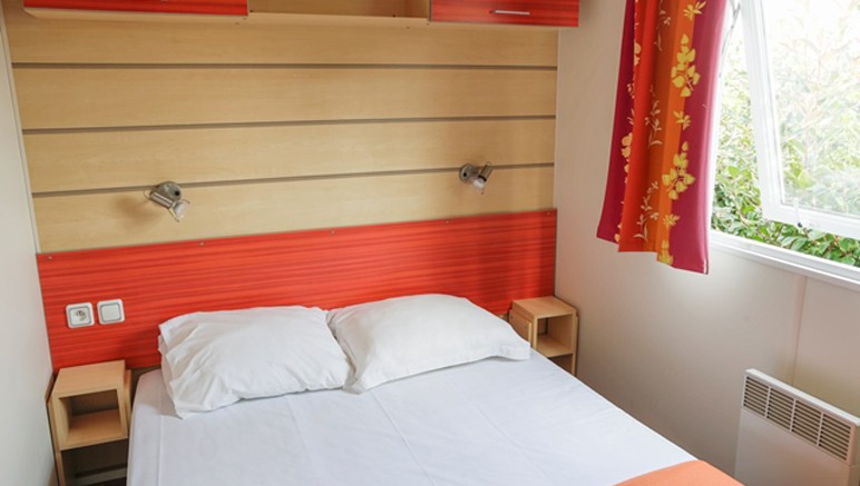 Vente privée Camping 5* Le Loyada – Chambre avec lit double