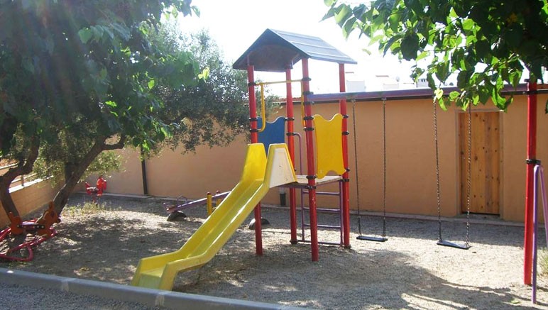 Vente privée Camping La Llosa 3* – Aire de jeux pour enfants en libre accès