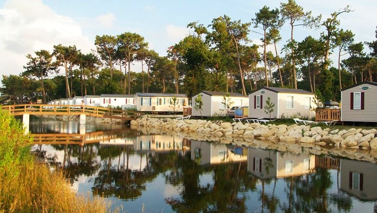 Vente privée Camping 4* Les Viviers – Les mobil-homes du camping, en bordure du bassin d'arcachon