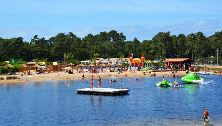 Vente privée Camping 4* Les Viviers – De nombreuses activités au plan d'eau avec plage de sable