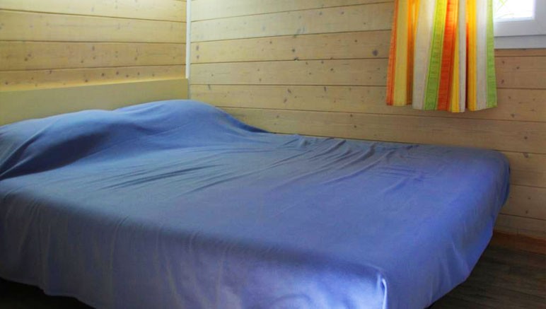Vente privée Camping 3* Le Hameau des Cannisses – Chambre avec lit double