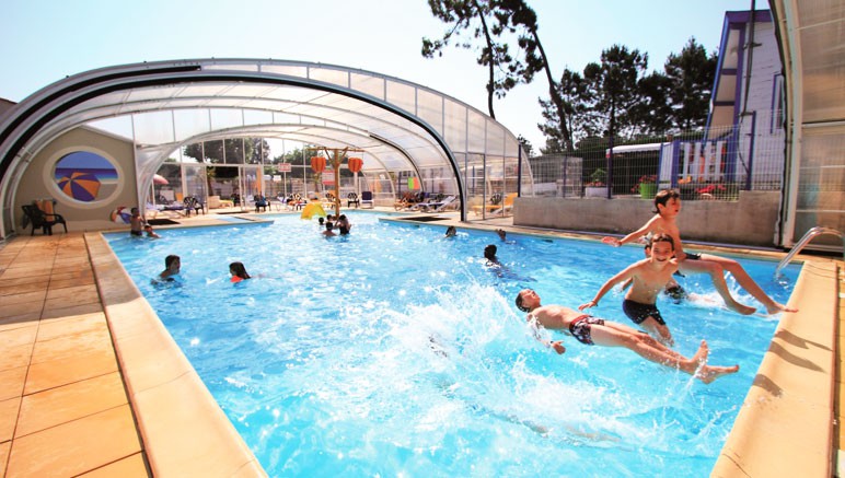 Vente privée Camping 4* Les Flots Bleus – Accès inclus à la piscine couverte chauffée...