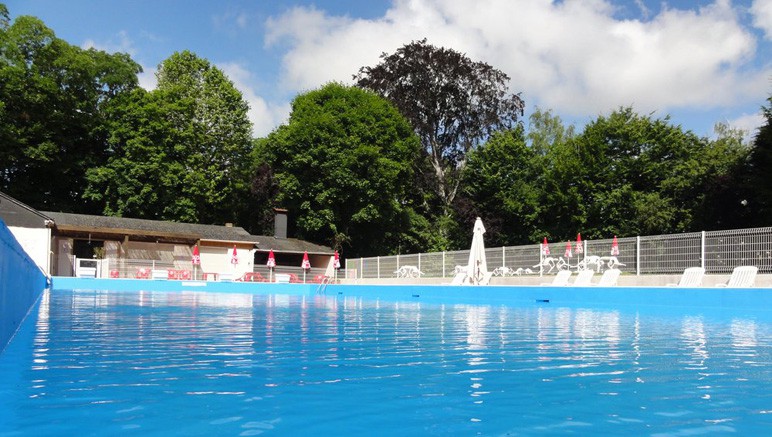 Vente privée Village Club Domaine de Seillac – La piscine extérieure en accès libre