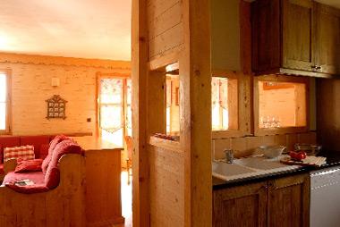 Vente privée Les Chalets de l’Altiport 4* – Cuisine ouverte