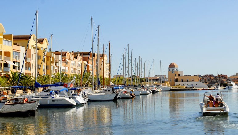 Vente privée Appartements près des plages – Bienvenue à Gruissan, charmante ville portuaire au bord de la Méditerranée
