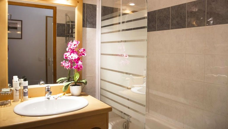 Vente privée Résidence Les Hauts de Préclaux 3* – Salle de bain avec douche ou baignoire